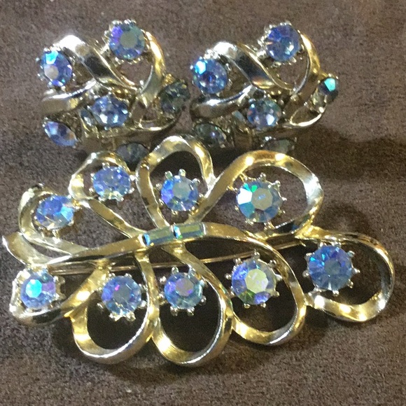 Vintage blue rhinestone brooch and earrings - Picture 8 of 8